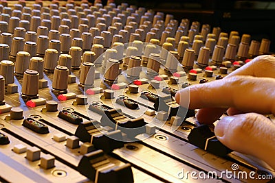 Hand and sound mixer