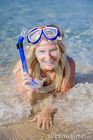 Happy beautiful summer woman with diving mask