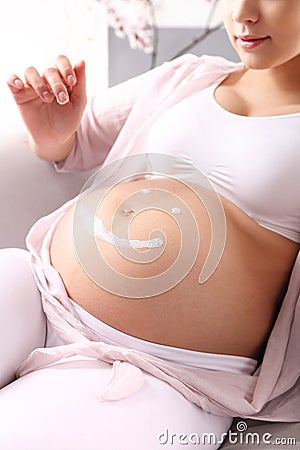 Happy pregnancy tummy