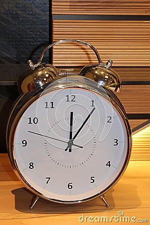 High mechanical alarm clock