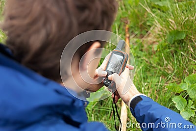 Hiker tracks his position