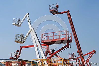 Hydraulic lift machines