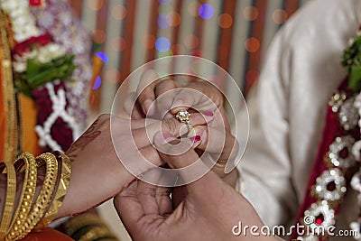 http://thumbs.dreamstime.com/x/indian-hindu-bride-groom-exchanging-wedding-ring-maharashtra-wedding-rituals-40319015.jpg