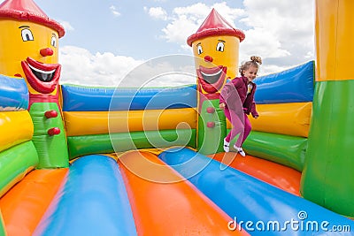 Inflatable jump house