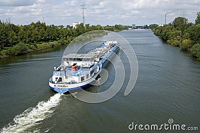 Inland transport, Gas tanker on Maas-Waal canal
