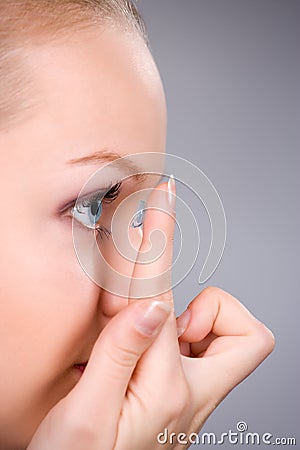 Inserting a contact lens