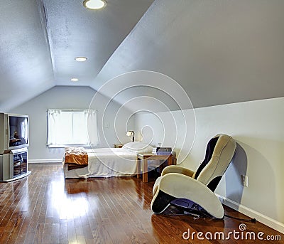 Interior design idea for low ceiling bedroom