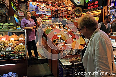  - istanbul-selling-spices-saleswoman-passer-grand-bazaar-turkey-33987898