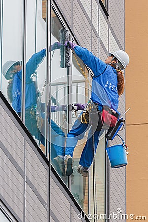 Japanese Window Cleaner in Tokyo