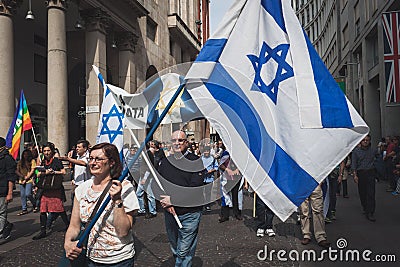 Jewish people taking part in the Liberation Day parade in Milan