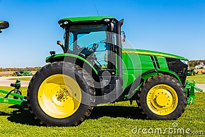 John Deere Model 7215 R