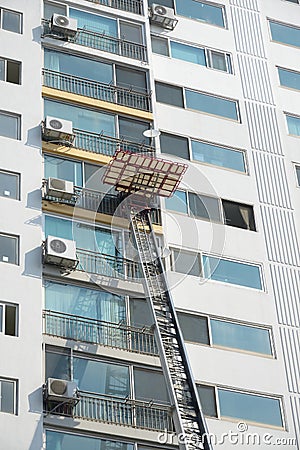 Ladder truck for moving