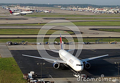 Delta planes at atlanta harstfield jackson airport