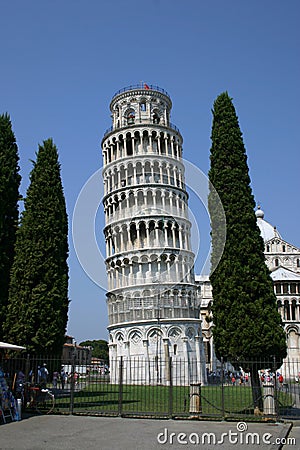 Leaning tower of pizza