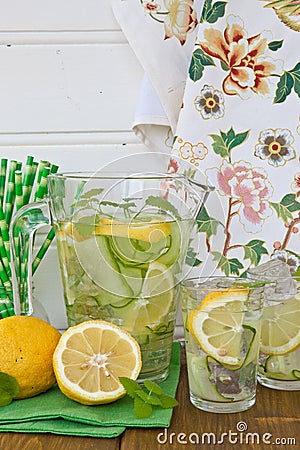 Lemonade with cucumber and lemons