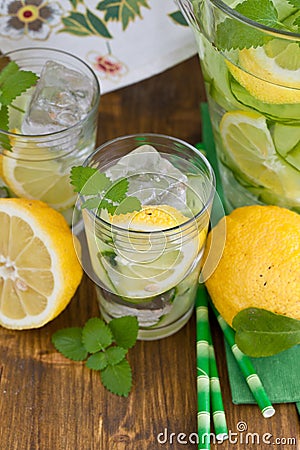 Lemonade with cucumber and lemons