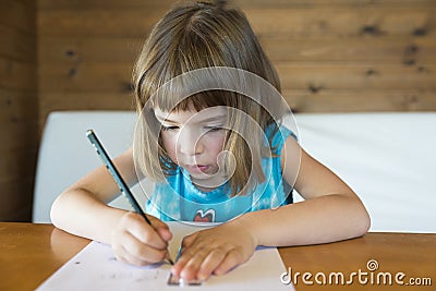 Little girl drawing a straight