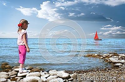 Little girl wait boat