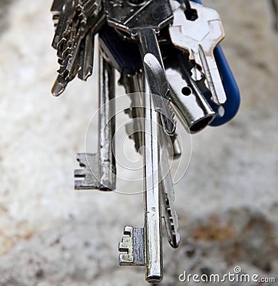 Long key and other keys to open the door lock