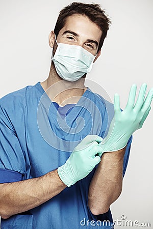 Male surgeon takes on gloves