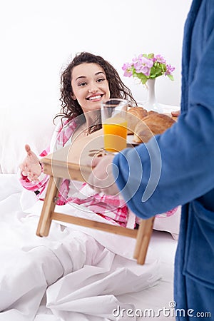 http://thumbs.dreamstime.com/x/man-bringing-breakfast-to-his-wife-bed-beautiful-young-women-surprised-partner-38893108.jpg