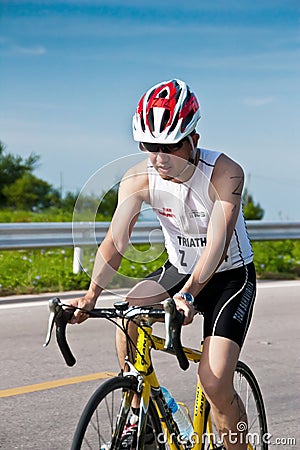 Man cycling in triatlon