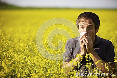 http://thumbs.dreamstime.com/x/man-suffering-pollen-allergy-14420761.jpg