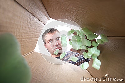 Man throwing packing polyfoam into cardboard box