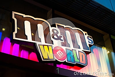 MandM World shop logotype