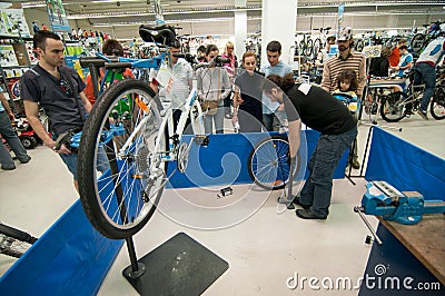 Mechanic teaching people how to inflate a tire