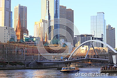 Melbourne city and station at Yarra river