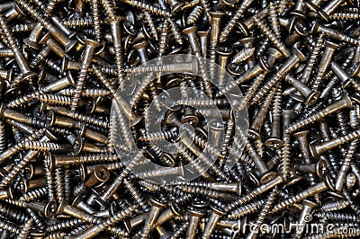Metallic screws