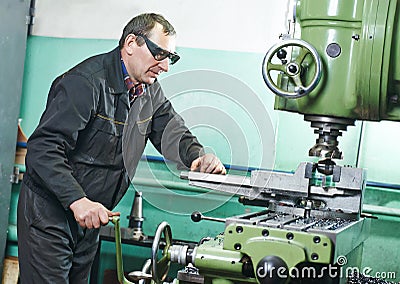 Milling machine operator