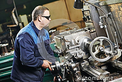 Milling machine operator