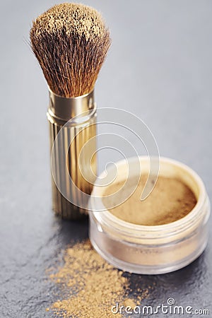 Mineral powder with brush