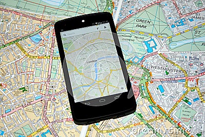 Modern Mobile Maps vs Traditional Paper Maps for Navigation