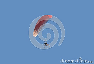 Motor hang glider with parachute-wing fly with a p