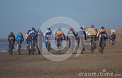 Mountain bikers taking part in the beach race Egmond-Pier-Egmond