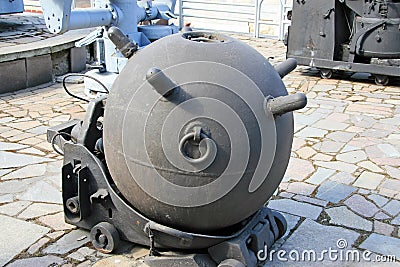 Naval mine