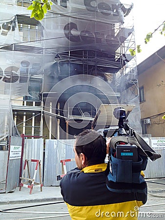 News reporter and burning building