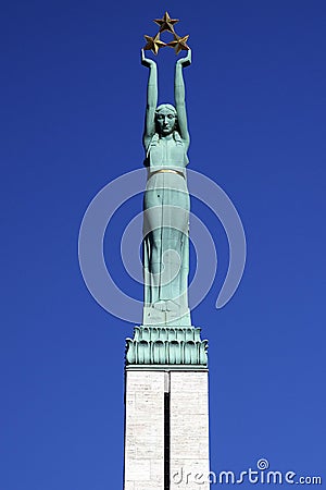 拉脱维亚: 里加的自由纪念碑 库存照片 - 图片: 