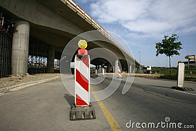 路标在重建的一条高速公路 免版税库存照片 - 