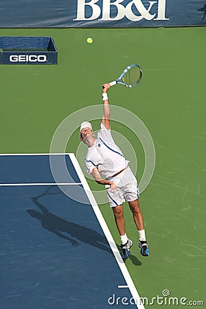 Odesnik: Pro Tennis Player Serve
