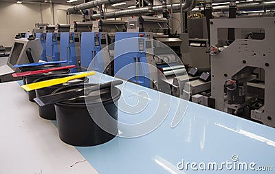 Offset press printing for labels