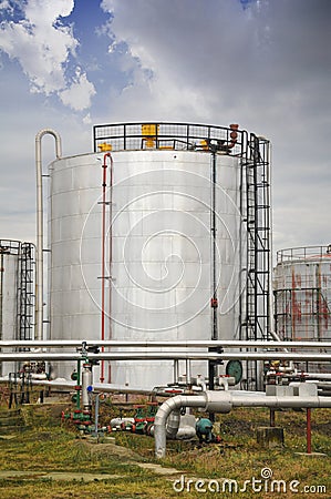 Oil and gas processing plant