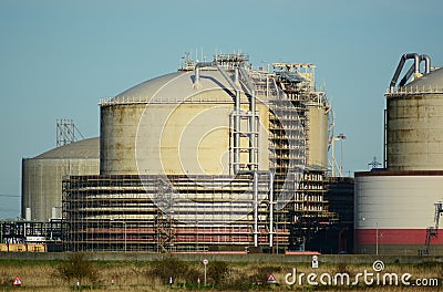 Oil/gas storage tanks and pipes