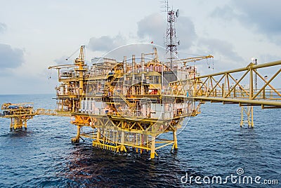 Oil platform