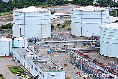 Oil product storage tanks