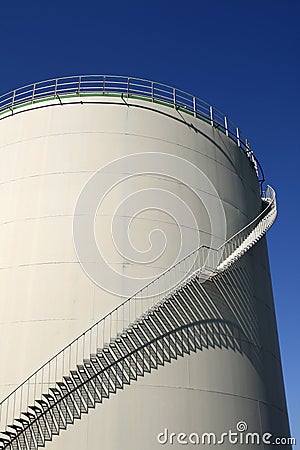 Oil storage with stairs