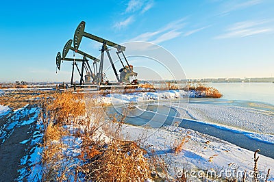 The oil sucking machine and snow